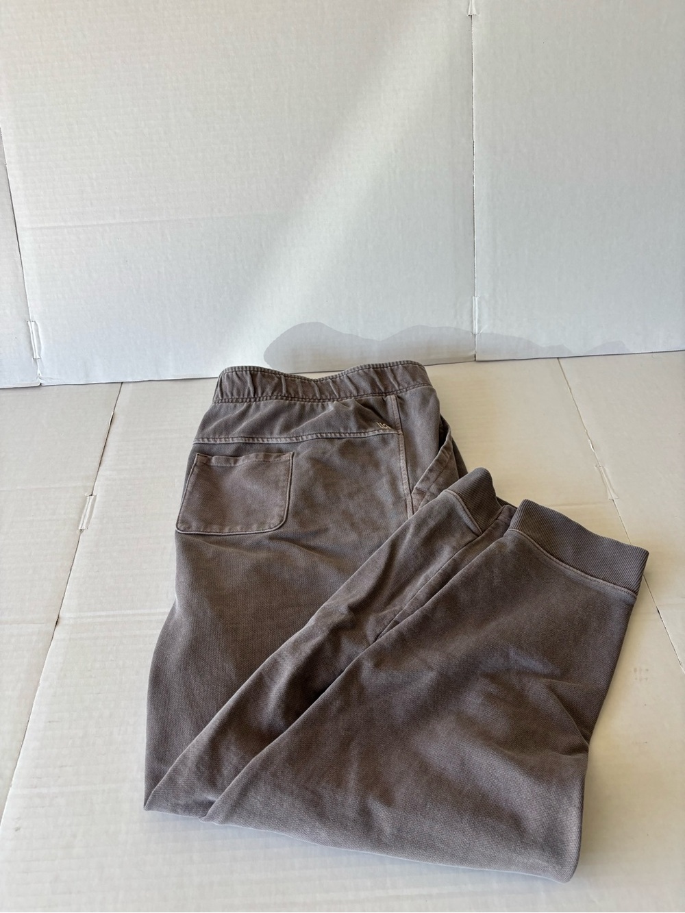 Men's Relaxed Pull-On Joggers in Taupe